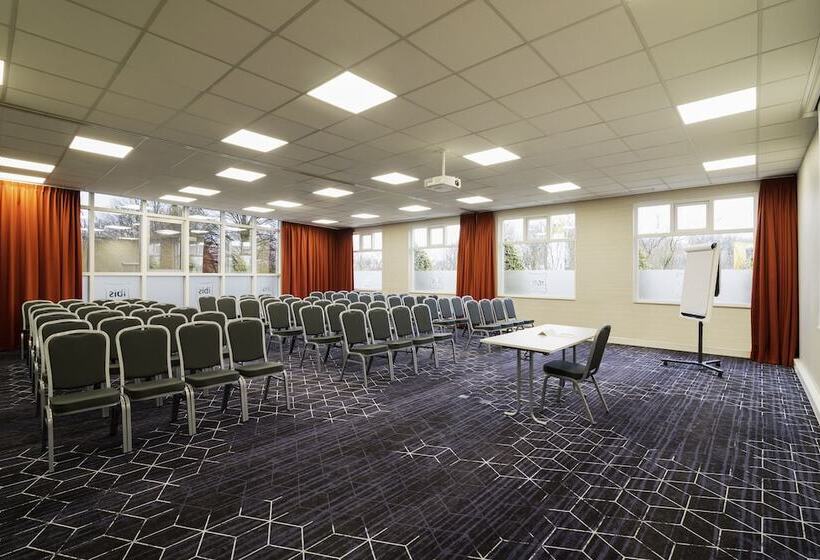 בית מלון כפרי Ibis Rotterdam Vlaardingen