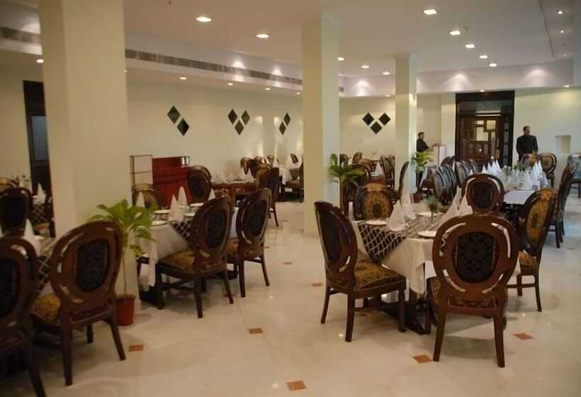 호텔 Jaipur Palace