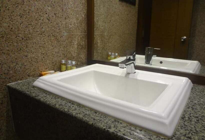 هتل Midtown Pritam