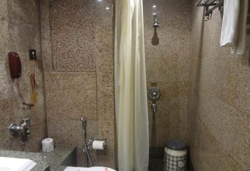 هتل Midtown Pritam