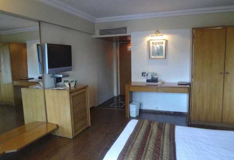 هتل Midtown Pritam