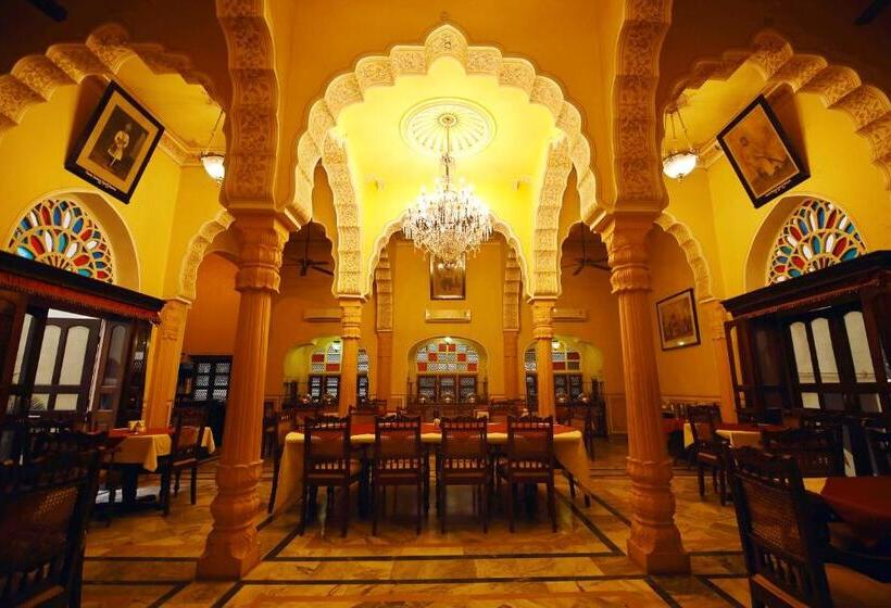 Отель Narain Niwas Palace