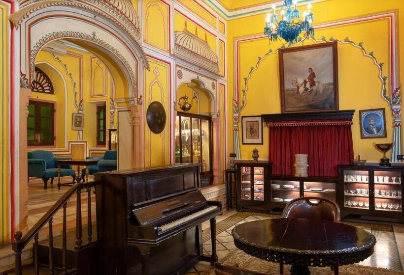 Отель Narain Niwas Palace