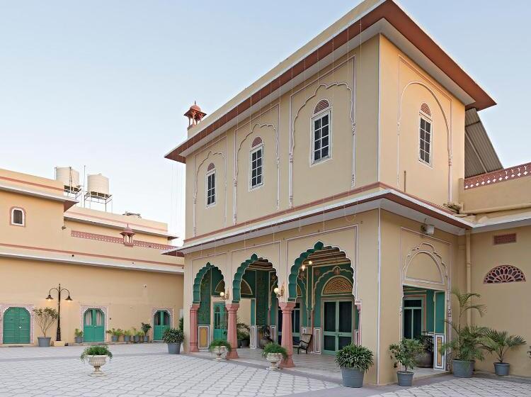 Отель Narain Niwas Palace