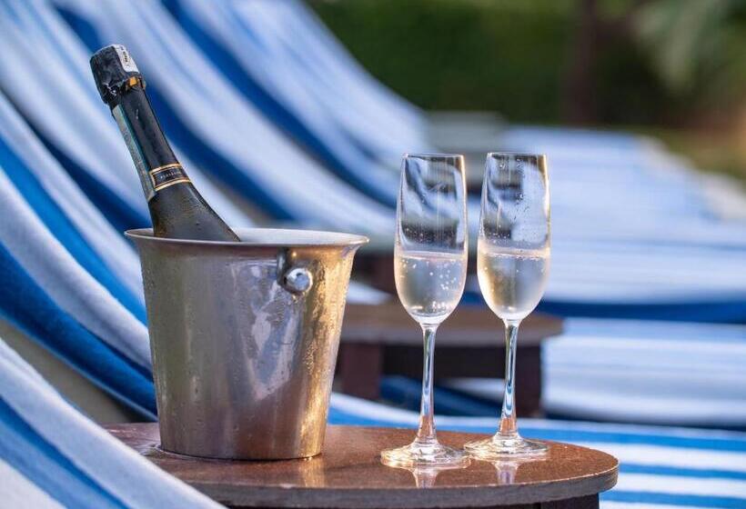 Отель Narain Niwas Palace