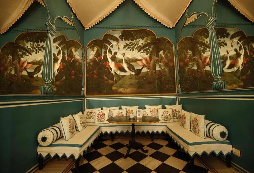 Отель Narain Niwas Palace