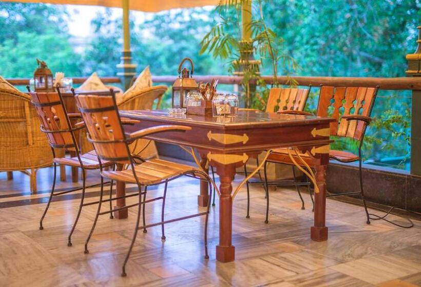 Отель Narain Niwas Palace