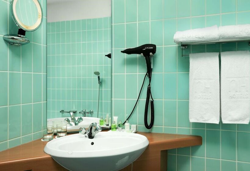 Отель NH Zoetermeer