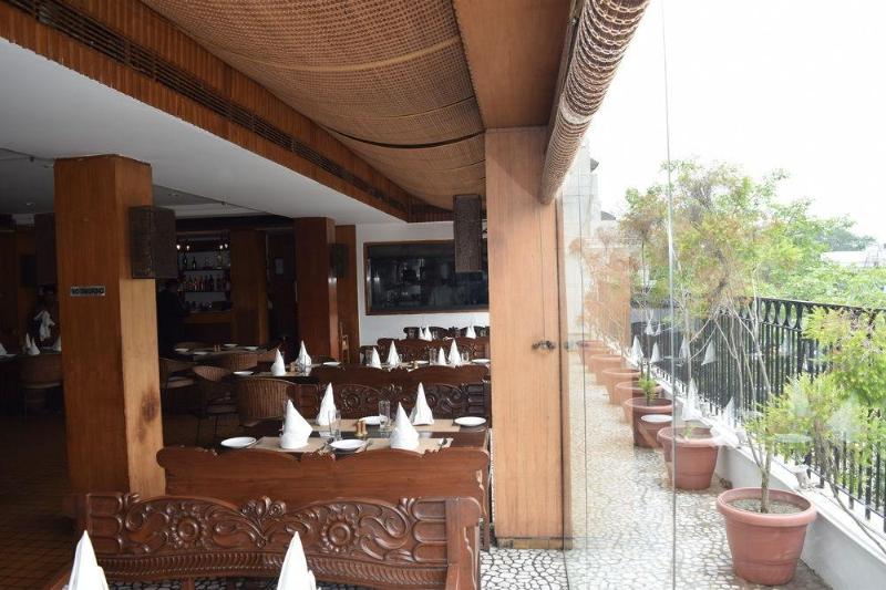 Отель Palace Heights