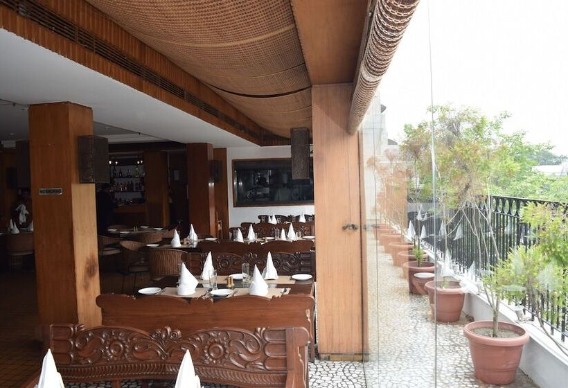 Отель Palace Heights