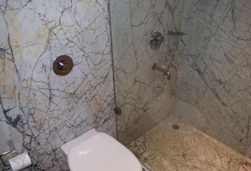 Отель Palace Heights