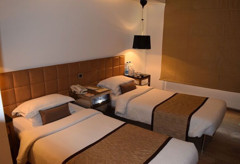 Отель Palace Heights