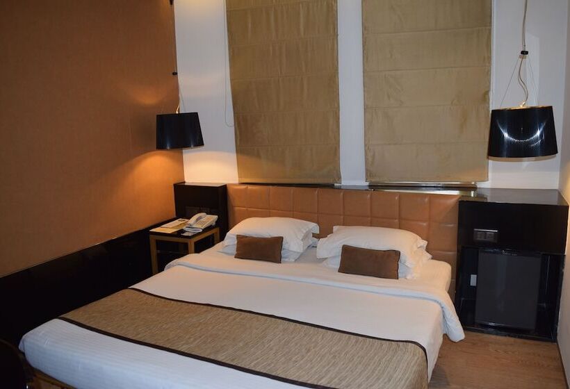 Отель Palace Heights