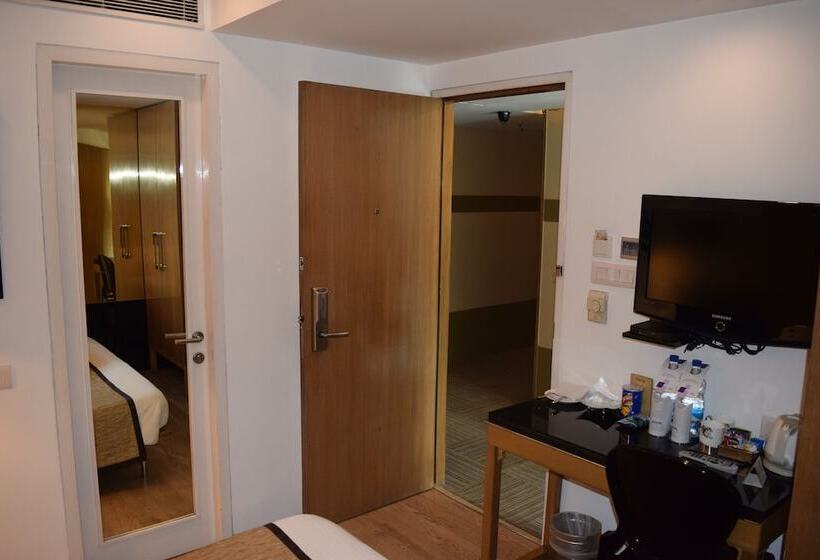 Отель Palace Heights