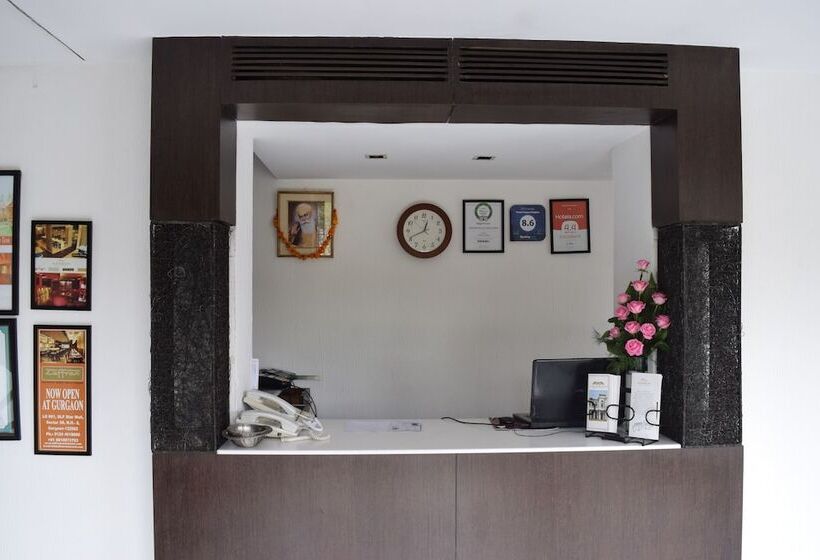 Отель Palace Heights