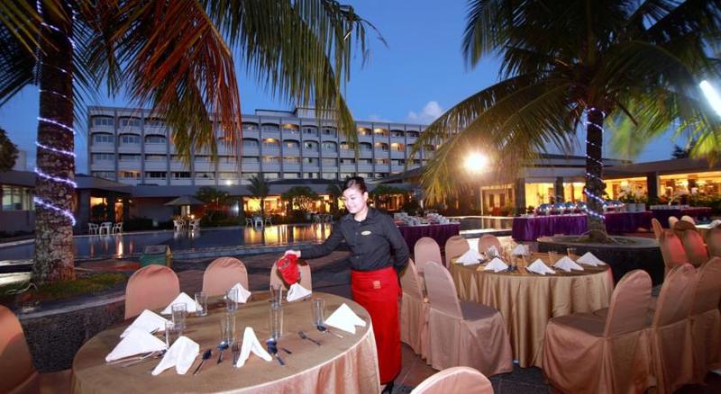 Отель Pangeran Beach