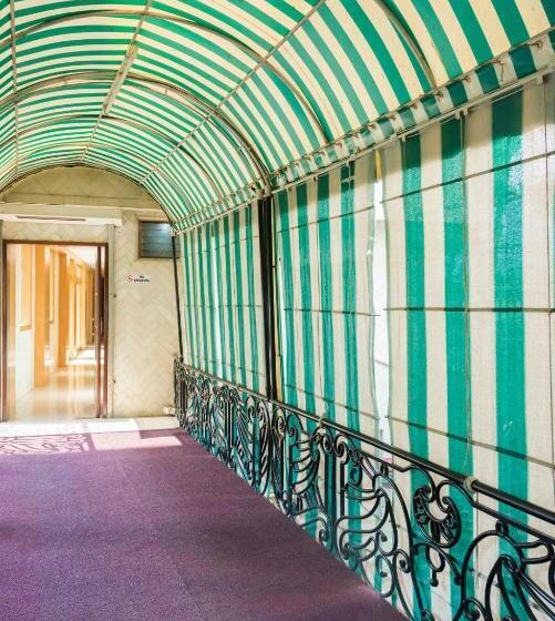 فندق Parle International