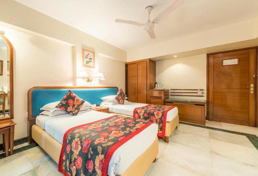 فندق Parle International