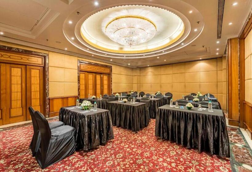 فندق Parle International