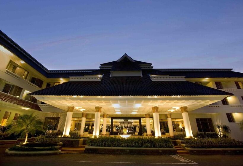 Отель Santika Premiere Jogja