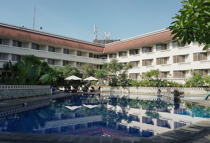 Отель Santika Premiere Jogja