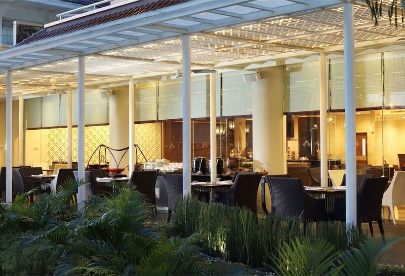 Отель Santika Premiere Jogja