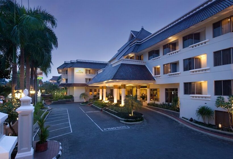 Отель Santika Premiere Jogja