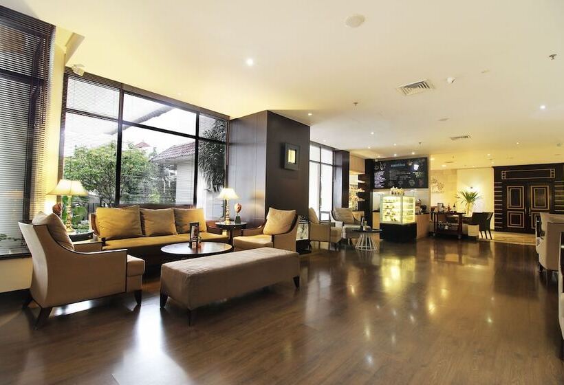 Отель Santika Premiere Jogja