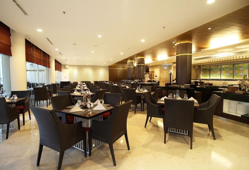 Отель Santika Premiere Jogja