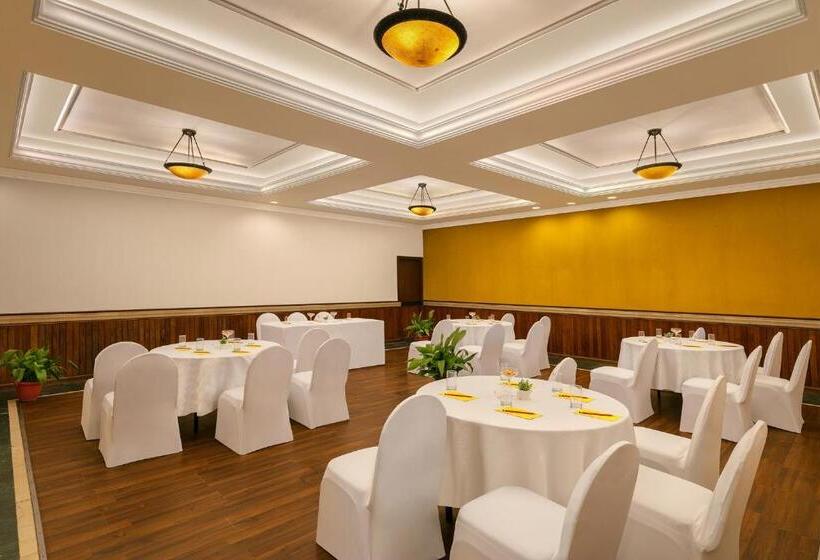 בית מלון כפרי Shervani Hilltop Resort