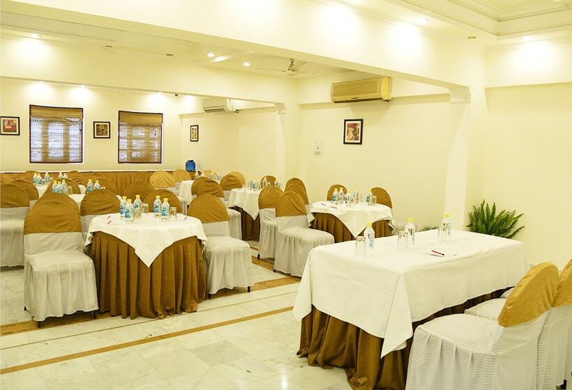 בית מלון כפרי Shiva Residency