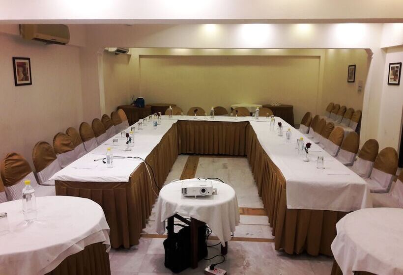 בית מלון כפרי Shiva Residency