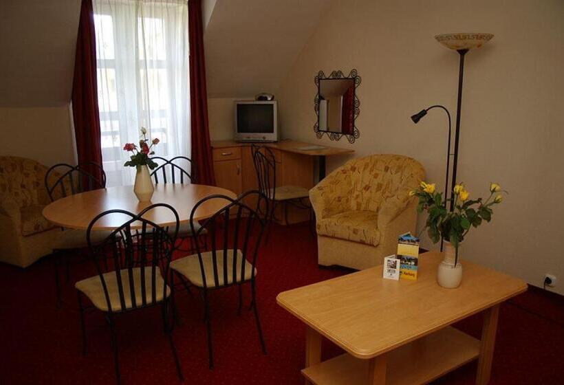 בית מלון כפרי Siesta Club Apartman Harkány