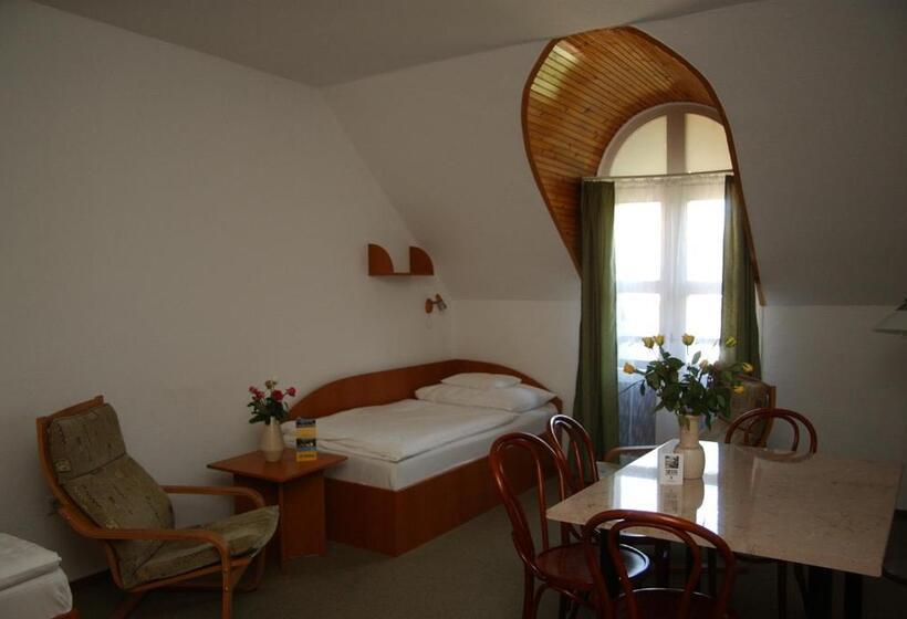 בית מלון כפרי Siesta Club Apartman Harkány