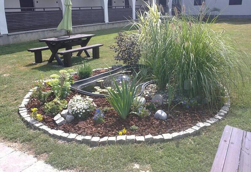 בית מלון כפרי Siesta Club Apartman Harkány