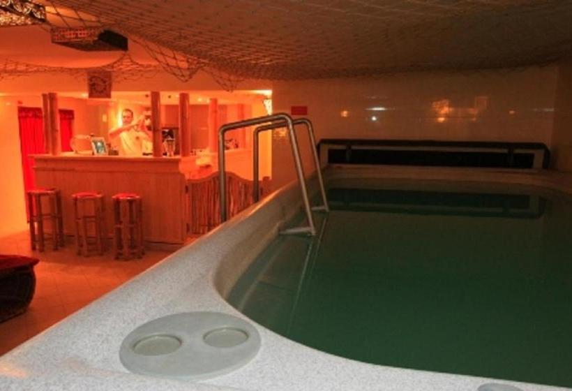 فندق Telekidegenfeld Kastélyszálló