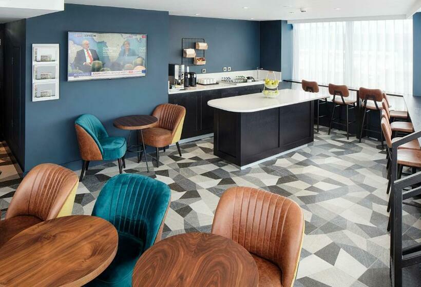 هتل The Address Connolly