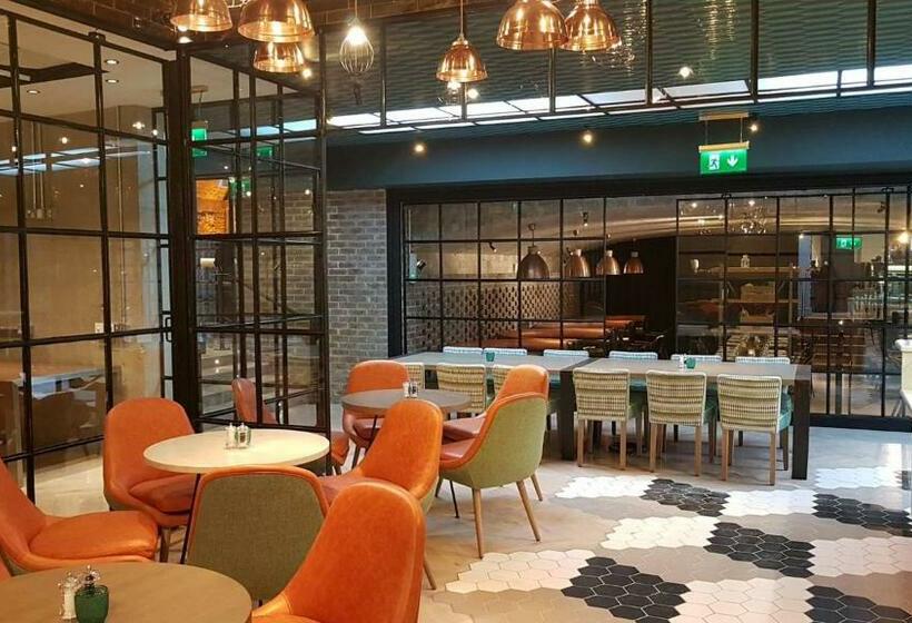 هتل The Address Connolly