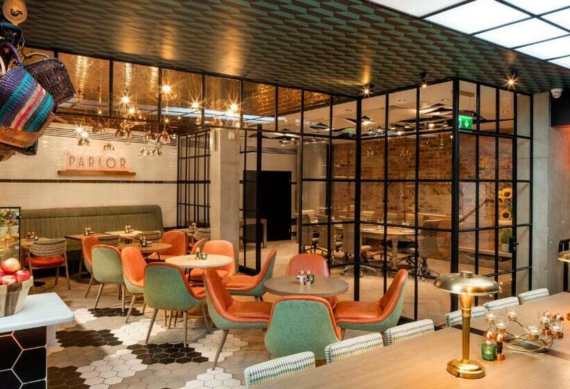 هتل The Address Connolly