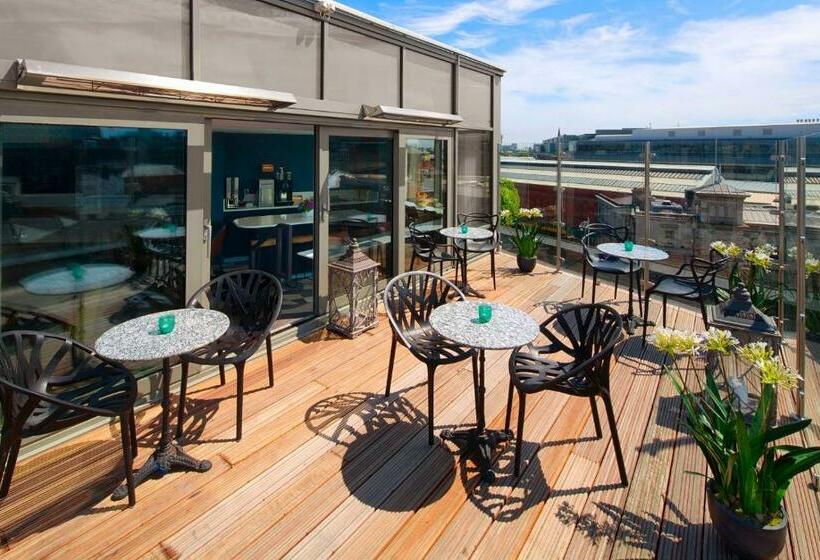 هتل The Address Connolly