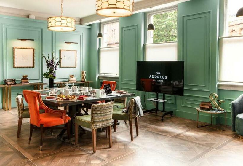 هتل The Address Connolly