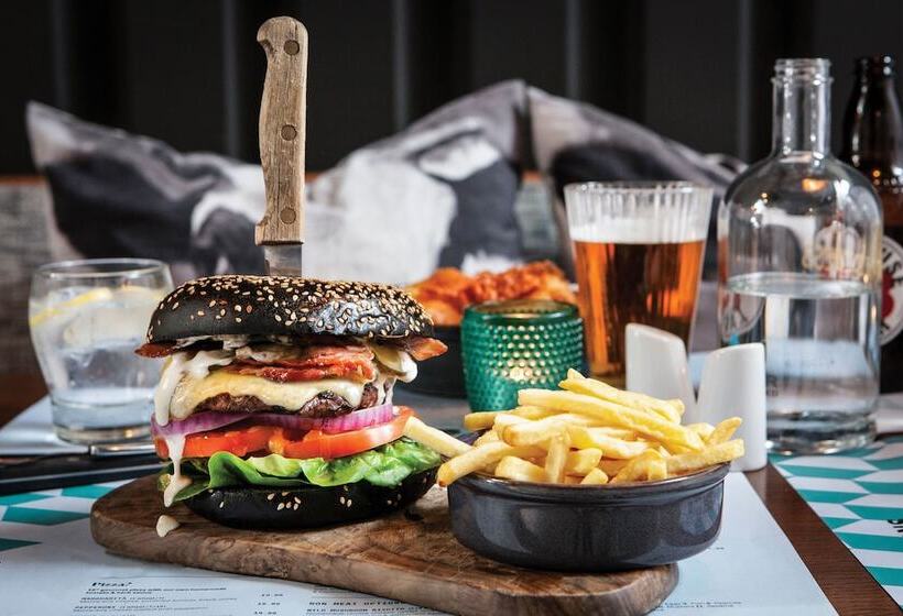 هتل The Address Connolly