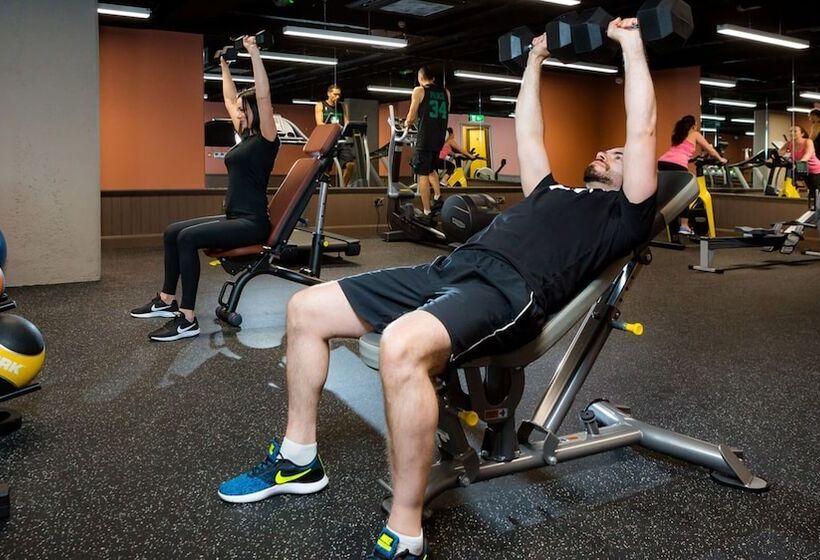 هتل The Address Connolly