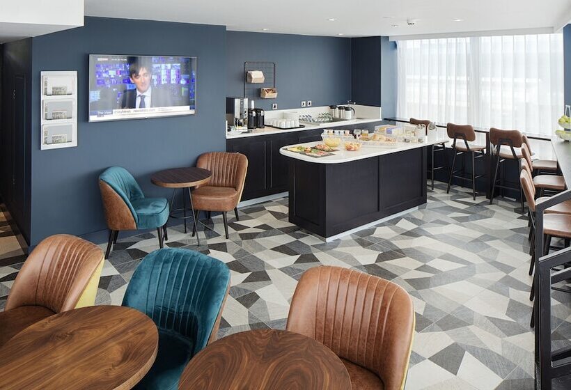 هتل The Address Connolly