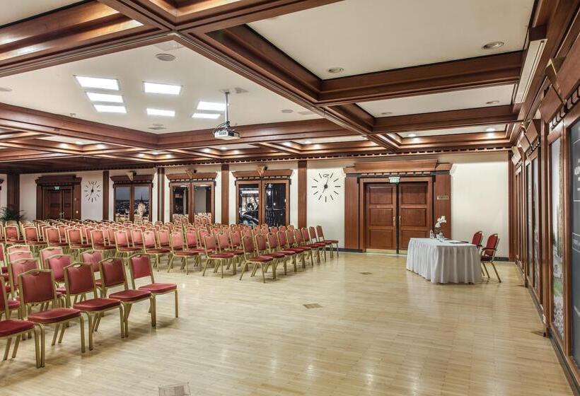 ホテル Verdi Budapest Aquincum