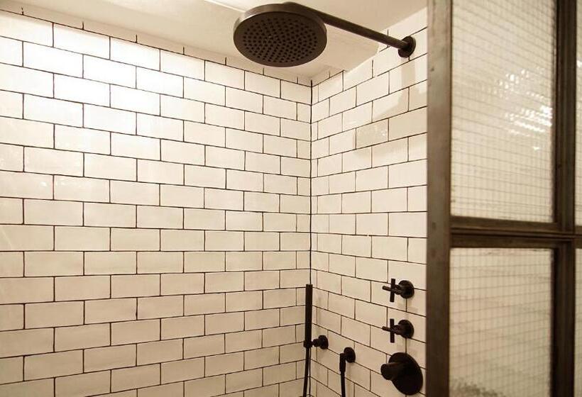 فندق The Bolster