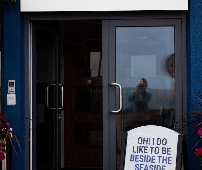 호텔 Rooms At The Marine