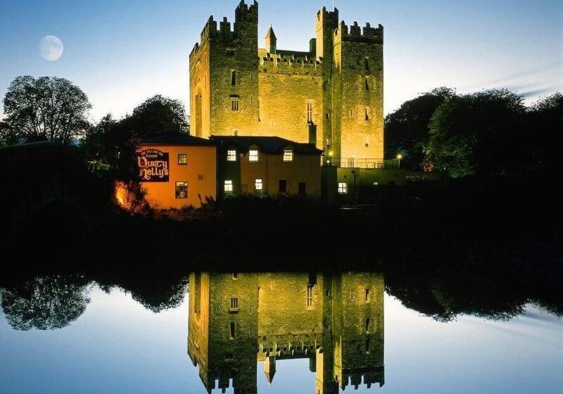 בית מלון כפרי Treacys Oakwood