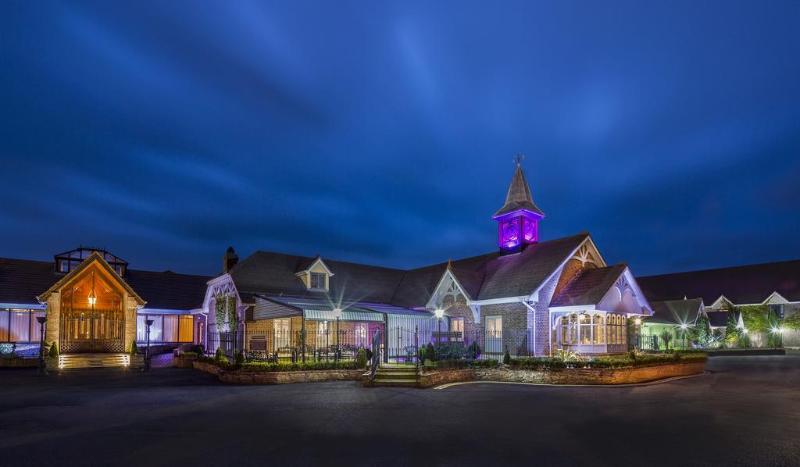 בית מלון כפרי Treacys Oakwood