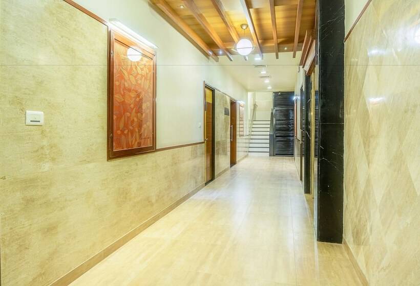 Отель Treebo Ambassador